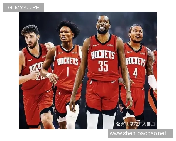 开心的一天！火箭官方晒KD申京阿门等球员坐在替补席的照片