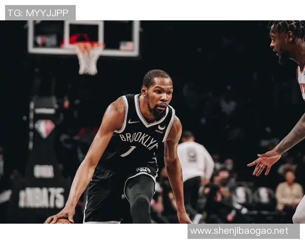 小插曲!杜伦扯坏篮网同时自己手指也出血 工作人员更换篮网 小插曲!杜伦扯坏篮网同时自己手指也出血 工作人员更换篮网