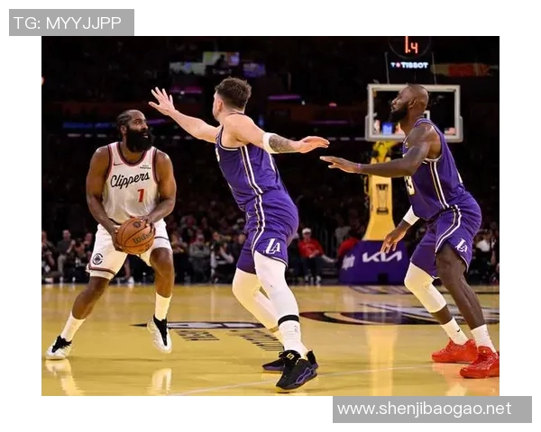 逆天！41岁詹姆斯平框空接！布伦森打败湖人，东契奇空砍30+15+8